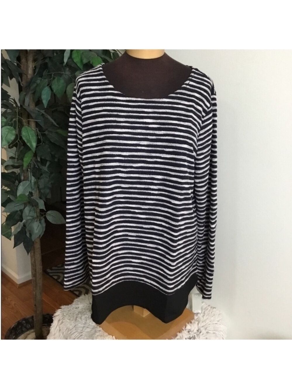Croft & Barrow mock layer long sleeve top Woman’s XXL black & white